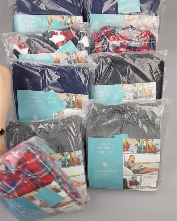 Фотография  958 - Халаты, комбинезоны (семейный) СТОК CAN#10 кг, ЛОТ №4448 оптом в Петропавловске-Камчатском и Камчатском крае