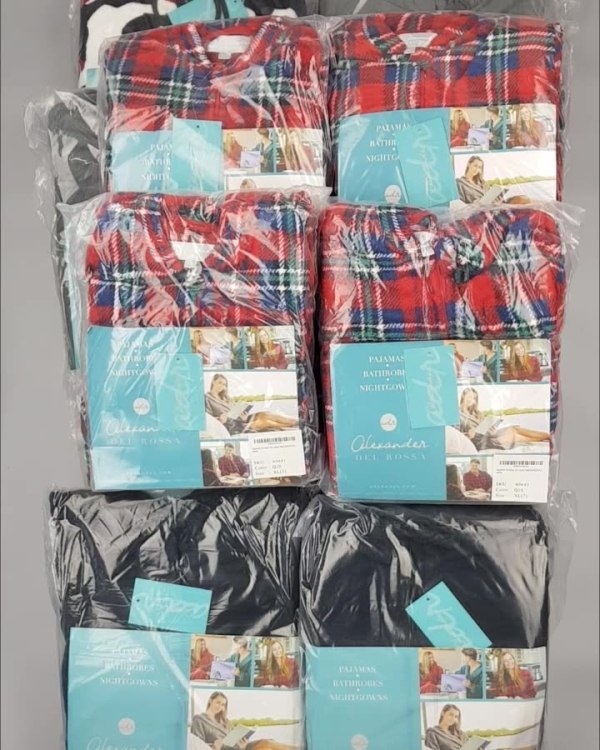 Фотография  805 - Халаты, комбинезоны (семейный) СТОК CAN#10 кг, ЛОТ №4452 оптом в Петропавловске-Камчатском и Камчатском крае