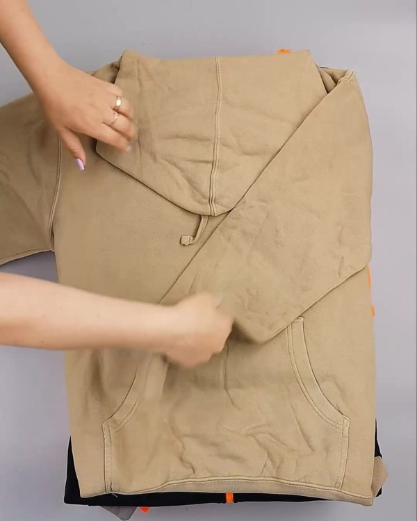 Фотография  596 - Толстовки СТОК CAN 0424#10 кг, ЛОТ №6425 оптом в Петропавловске-Камчатском и Камчатском крае