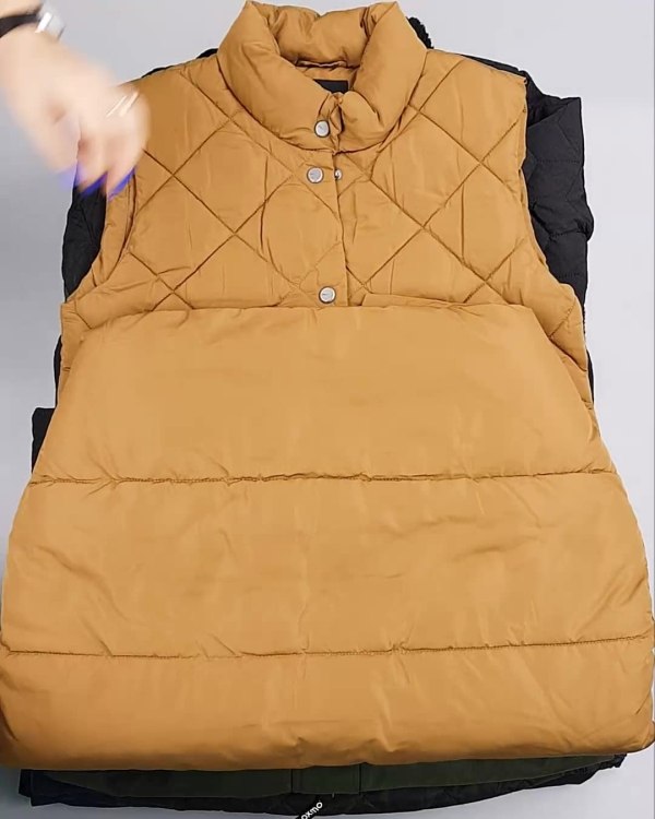 Фотография  601 - Верхняя одежда Дания#10,1 кг ЛОТ №6909 оптом в Петропавловске-Камчатском и Камчатском крае