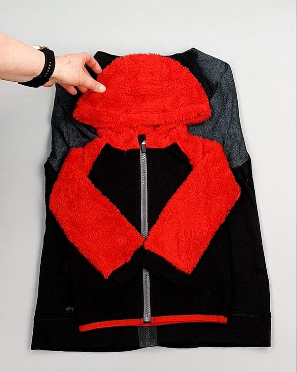 Фотография  916 - Спортивные костюмы дети CAN#6 кг оптом в Петропавловске-Камчатском и Камчатском крае