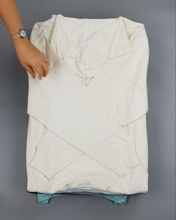 Фотография  985 - HOODIE CAN 084#10 кг, ЛОТ №7034 оптом в Петропавловске-Камчатском и Камчатском крае