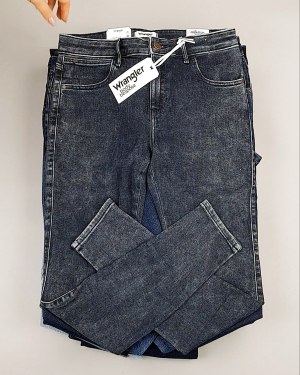 Фотография  852 - Джинсы WRANGLER м/ж#8,1 кг, ЛОТ №7011 оптом в Петропавловске-Камчатском и Камчатском крае