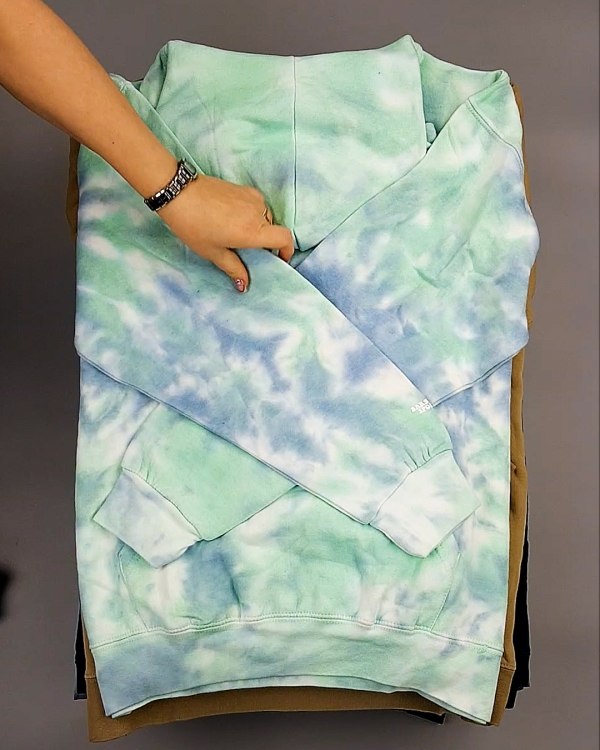 Фотография  889 - Толстовки СТОК CAN 0424#10 кг, ЛОТ №7447 оптом в Петропавловске-Камчатском и Камчатском крае