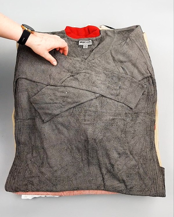 Фотография  463 - Джемпера СТОК CAN 084#7 кг, ЛОТ №7649 оптом в Петропавловске-Камчатском и Камчатском крае