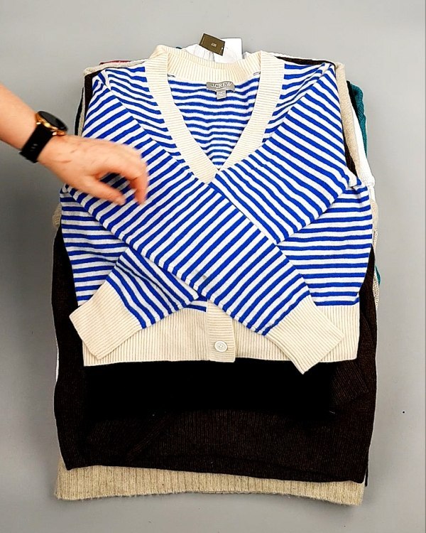 Фотография  308 - Джемпера СТОК CAN 084#7 кг, ЛОТ №7647 оптом в Петропавловске-Камчатском и Камчатском крае