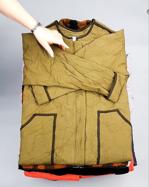 Фотография  528 - Верхняя одежда AMAZON жен 015#10 кг, ЛОТ №7712 оптом в Петропавловске-Камчатском и Камчатском крае