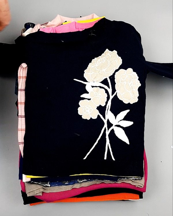 Фотография  907 - Джемпера легкие СТОК CAN 084#7 кг, ЛОТ №7633 оптом в Петропавловске-Камчатском и Камчатском крае