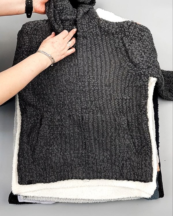 Фотография  188 - Джемпера СТОК CAN 084#7 кг, ЛОТ №7648 оптом в Петропавловске-Камчатском и Камчатском крае