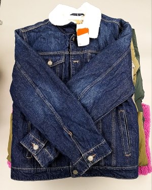 Купить Верхняя одежда м/ж C&A 025#10 кг оптом в Петропавловске-Камчатском и Камчатском крае