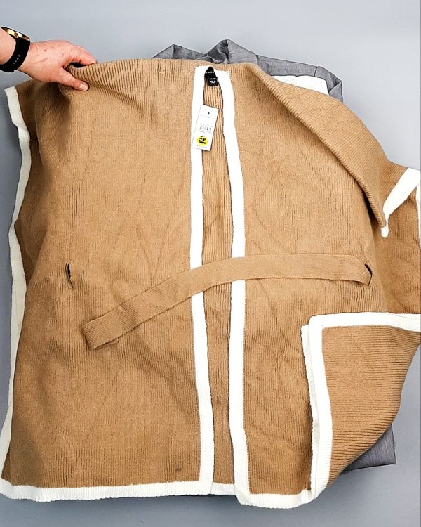 Фотография  694 - Кардиганы СТОК CAN 084#7 кг, ЛОТ №7673 оптом в Петропавловске-Камчатском и Камчатском крае