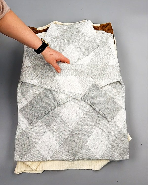 Фотография  453 - Джемпера СТОК CAN 084#7 кг, ЛОТ №7651 оптом в Петропавловске-Камчатском и Камчатском крае