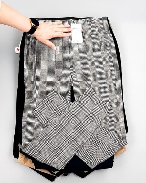 Фотография  890 - Брюки женские лето C&A 025#10 кг, ЛОТ №7892 оптом в Петропавловске-Камчатском и Камчатском крае