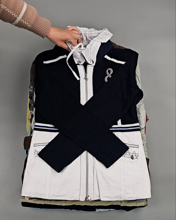 Фотография  771 - Ветровки женские#25 кг, ЛОТ № ВК0086 оптом в Петропавловске-Камчатском и Камчатском крае