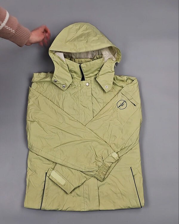 Фотография  284 - Ветровки женские#25 кг, ЛОТ № ВК0086 оптом в Петропавловске-Камчатском и Камчатском крае