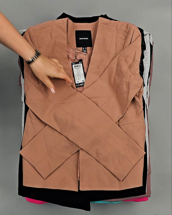 Фотография  851 - Толстовки+Верхняя одежда Bestseller Summer 045 B#7,2 кг, ЛОТ СТ-9324 оптом в Петропавловске-Камчатском и Камчатском крае