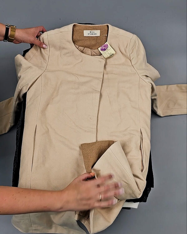 Фотография  513 - Верхняя одежда Корея 085#15 кг, ЛОТ № СТ-9248 оптом в Петропавловске-Камчатском и Камчатском крае