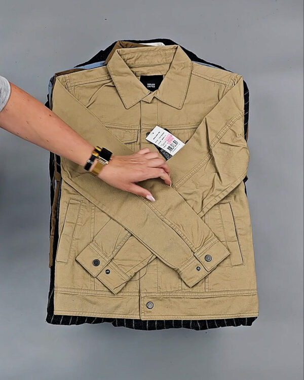 Фотография  567 - Верхняя одежда Корея 085#15 кг, ЛОТ № СТ-9247 оптом в Петропавловске-Камчатском и Камчатском крае