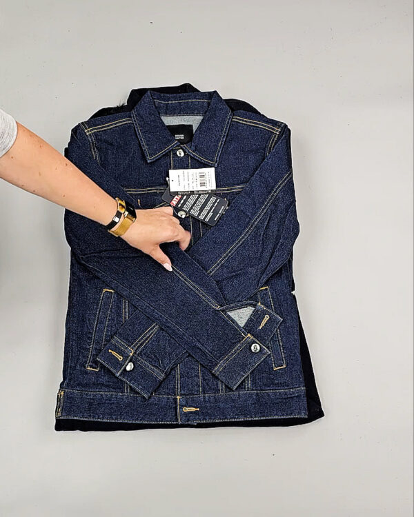 Фотография  932 - Верхняя одежда Корея 085#15 кг, ЛОТ № СТ-9247 оптом в Петропавловске-Камчатском и Камчатском крае