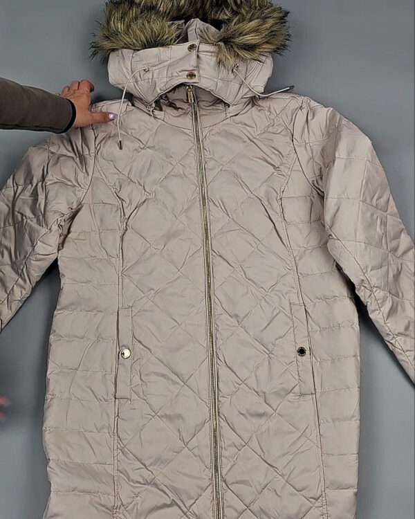 Фотография  962 - Верхняя одежда женская CAN 104#15 кг, ЛОТ СТ-9350 оптом в Петропавловске-Камчатском и Камчатском крае