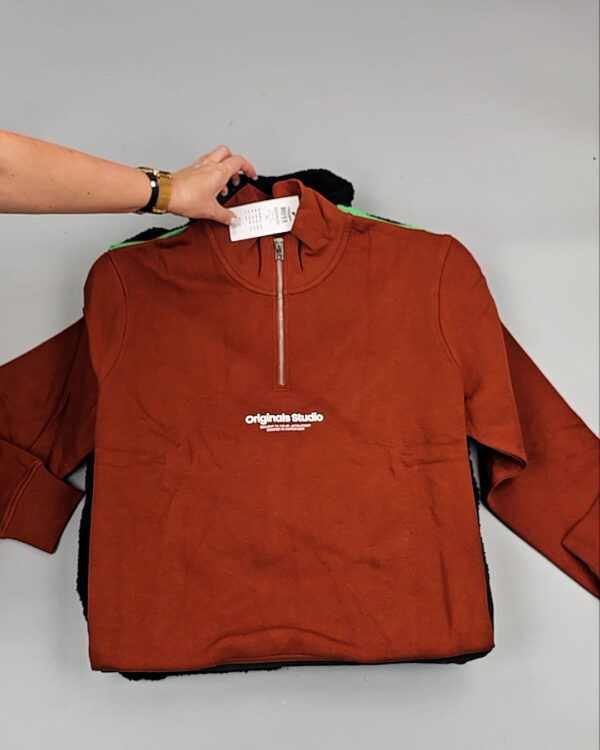 Фотография  495 - Мужской зимний микс JACK JONES, 20 кг, ЛОТ № СТ-9266 оптом в Петропавловске-Камчатском и Камчатском крае