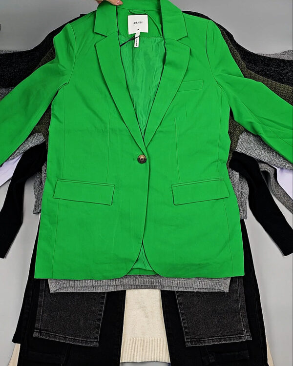 Фотография  916 - Bestseller Winter mix 104#15 кг, ЛОТ № СТ-9526 оптом в Петропавловске-Камчатском и Камчатском крае