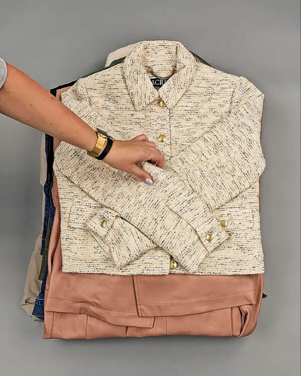 Фотография  925 - Ветровки женские CAN 104#12,4 кг, ЛОТ СТ-9403 оптом в Петропавловске-Камчатском и Камчатском крае