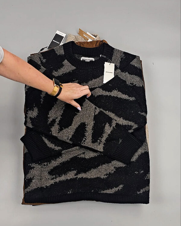 Фотография  826 - Мужской зимний микс JACK JONES, 20 кг, ЛОТ № СТ-9443 оптом в Петропавловске-Камчатском и Камчатском крае