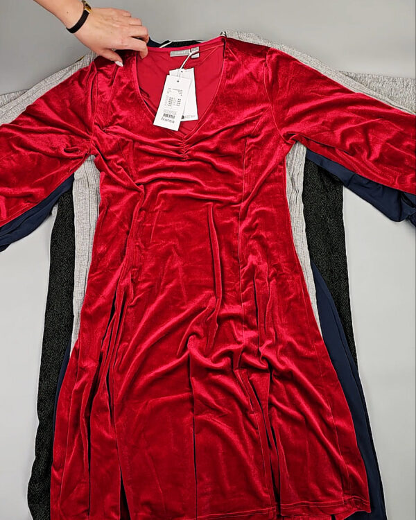 Фотография  676 - Платья Bestseller+DK Winter 035#7 кг, ЛОТ СТ-9999 оптом в Петропавловске-Камчатском и Камчатском крае